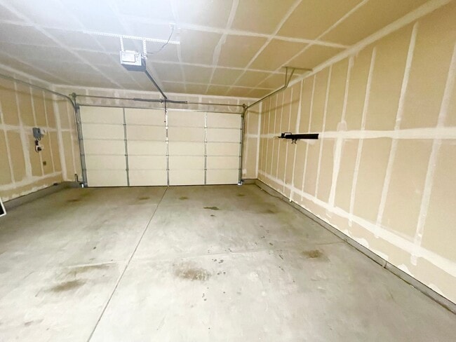 Building Photo - $2,195 Ashlan & Leonard 3 bed Home, Clovis...