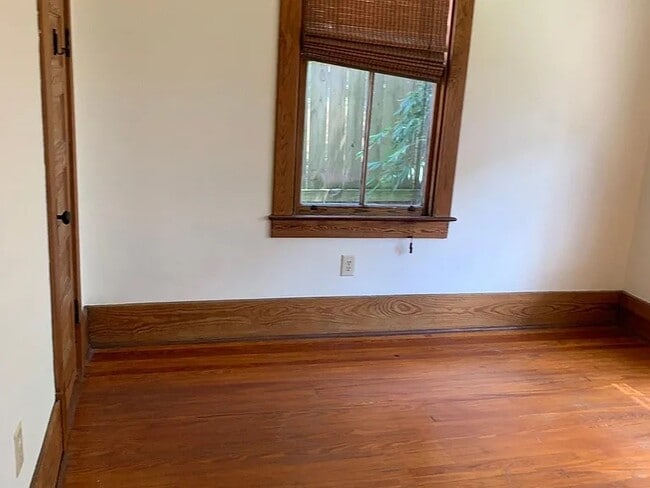 Building Photo - 503 E 40th St