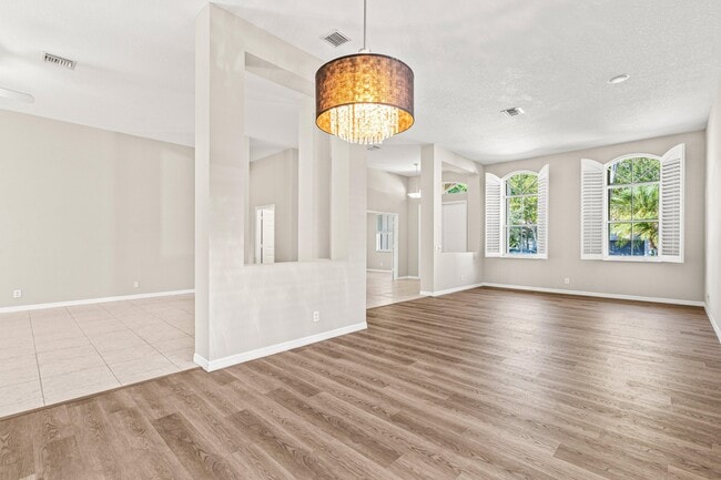 Building Photo - 1366 Crossbill Ct