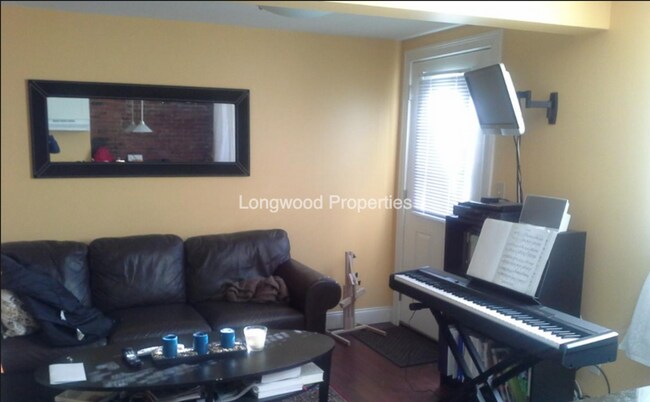 Building Photo - 200NH