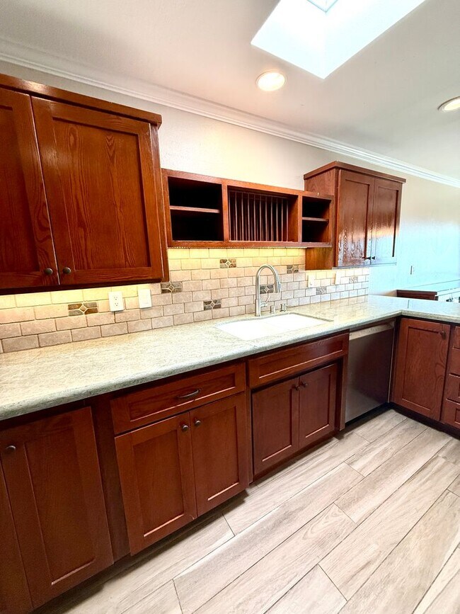 Building Photo - Coveted Highpoint Property
