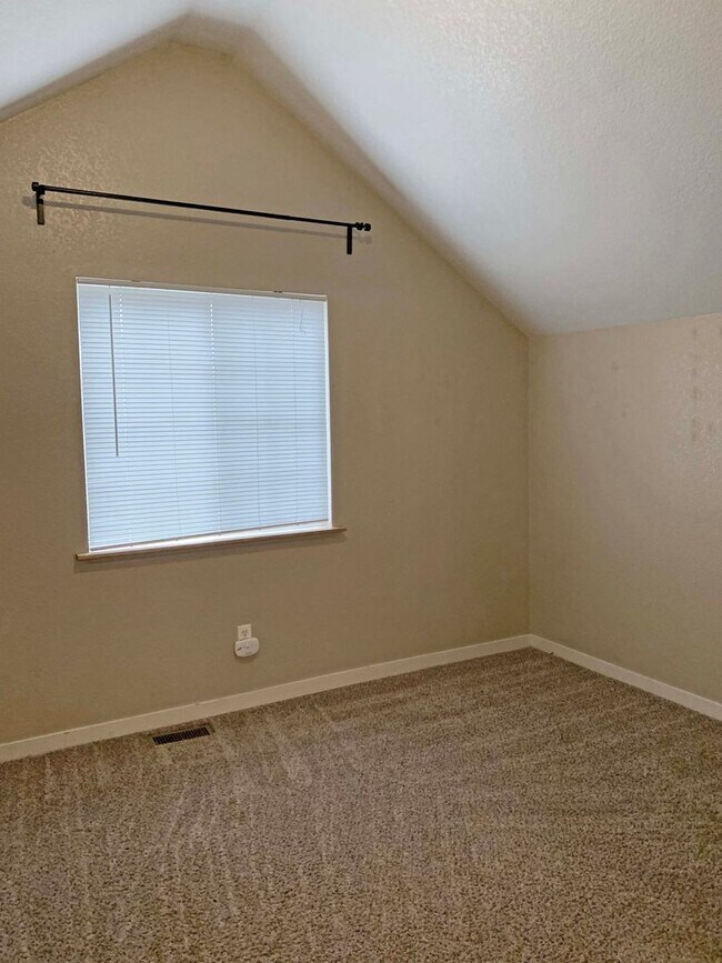 Building Photo - 1225 W Prospect Rd