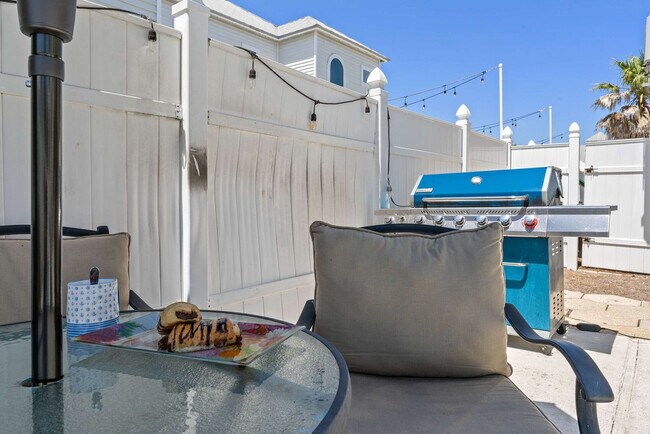 Building Photo - 4518 John Ave