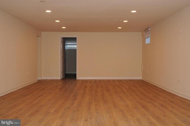 Building Photo - 16632 Alden Ave