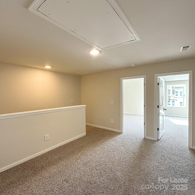 Building Photo - 5290 Brailey Cir