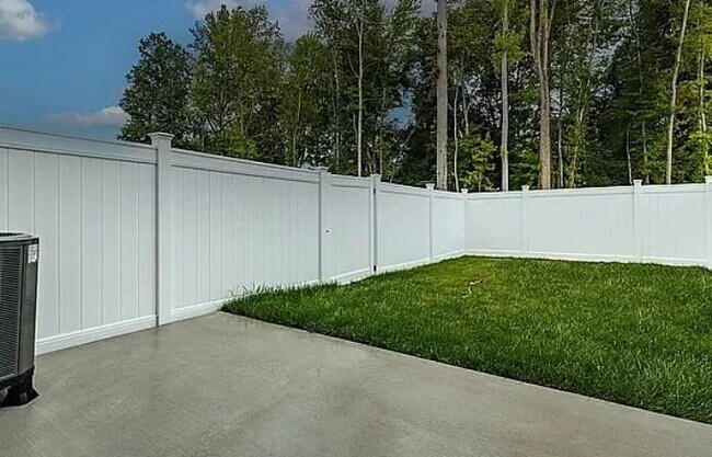 Building Photo - 2067 Aster Dr
