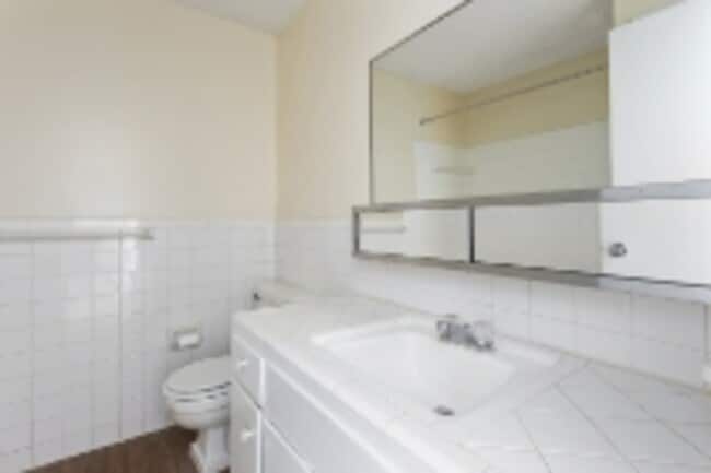 Building Photo - 405 W 87 Pl