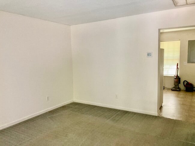 Building Photo - 65 Red Ln