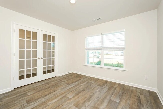 Building Photo - 504 Jack Pine St