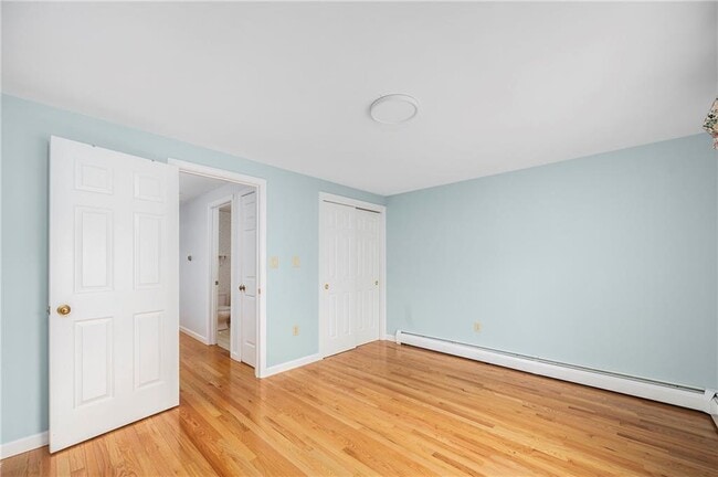 Building Photo - 33 Sakonnet E