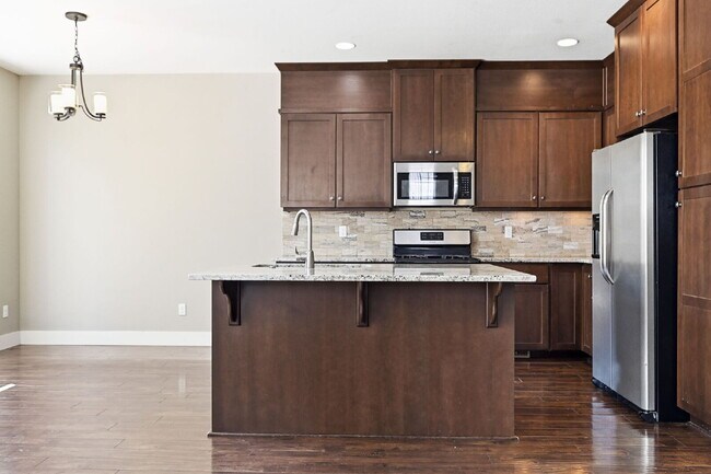 Building Photo - 3 Bed, 2.5 Bath Townhome Centrally Located– Bend, OR
