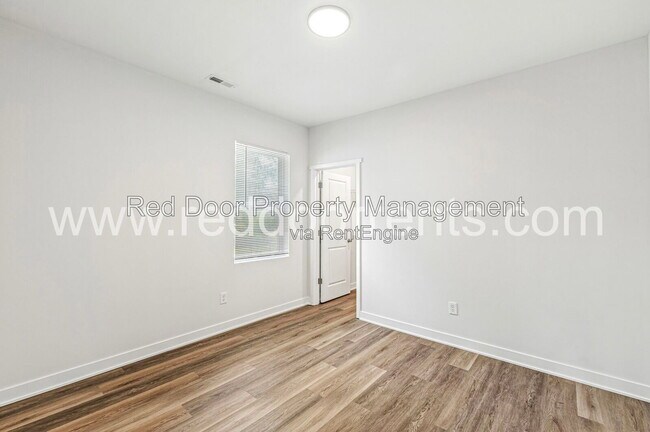 Building Photo - 726 Parkway Ave