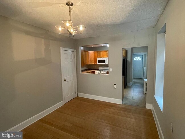 Building Photo - 141 Leverington Ave