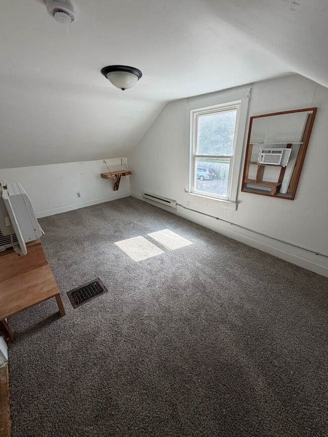Building Photo - Quaint one bedroom Home!