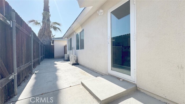 Building Photo - 284 N Palm Ave