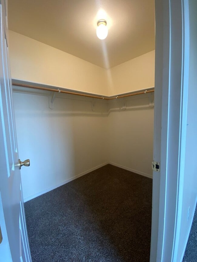 Building Photo - 3 Bedroom 2 Bathroom Home for Rent!