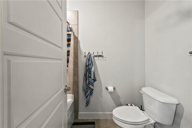 Building Photo - 1041 Silver Maple St