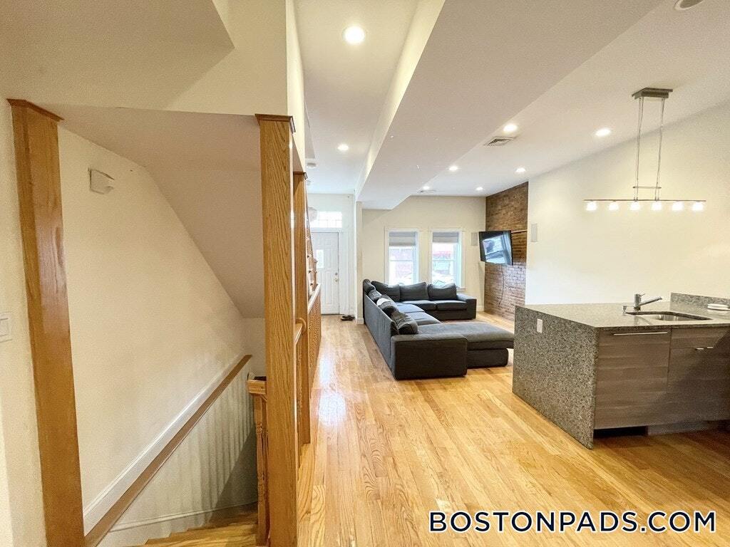 Building Photo - 98 L St