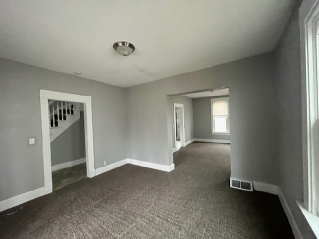 Building Photo - Nice 2 Bedroom 1 Bath House with Garage in...