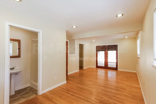 Building Photo - 4414 67th Ave W