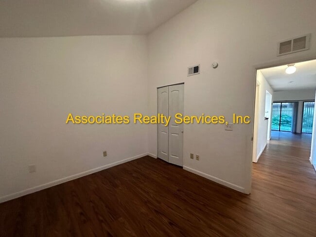 Building Photo - Charming 2 Bedroom, 2 Bath Home Near Veteran’s Park – A Must See!