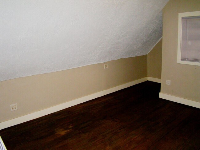 Building Photo - 86 School St