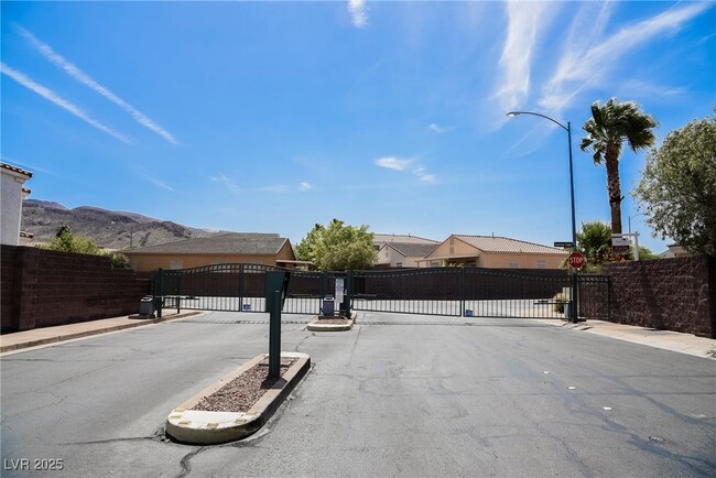 Building Photo - 138 Cam Capri