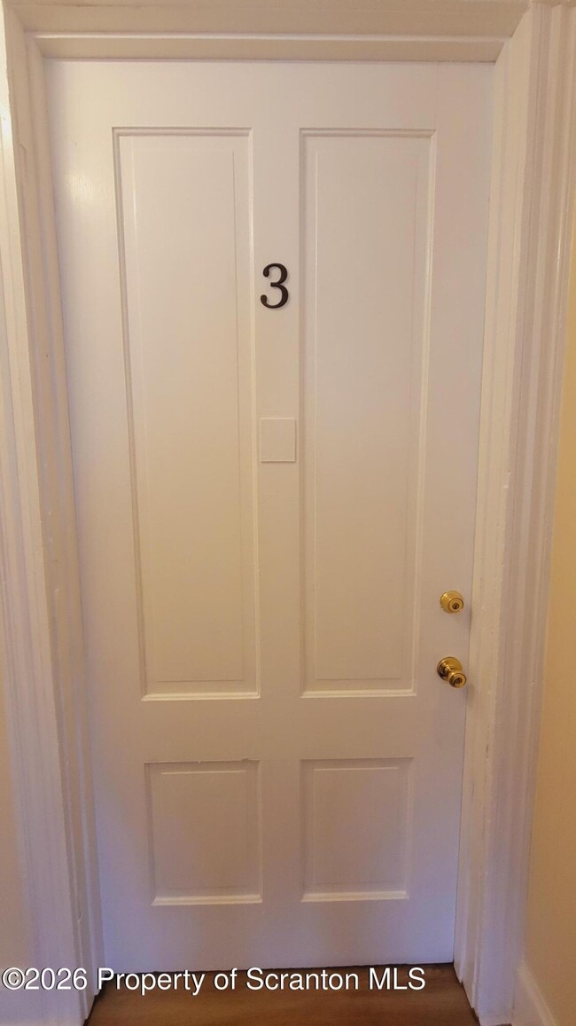 Building Photo - 864 S Main St