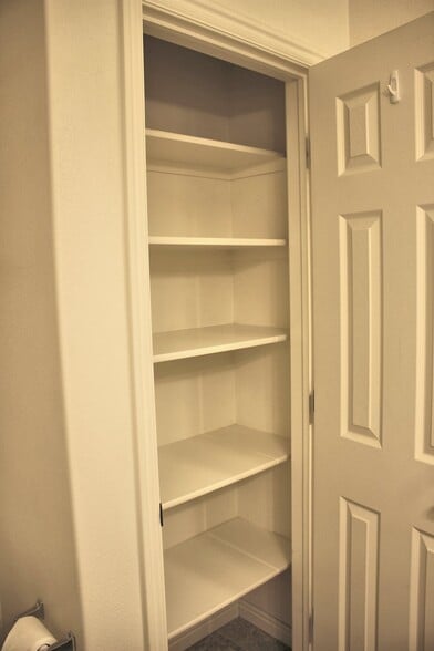 Building Photo - 1145 Canyon Meadow Dr