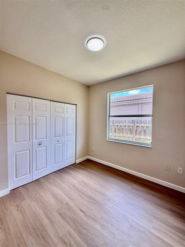Building Photo - 2123 NE 38th Rd