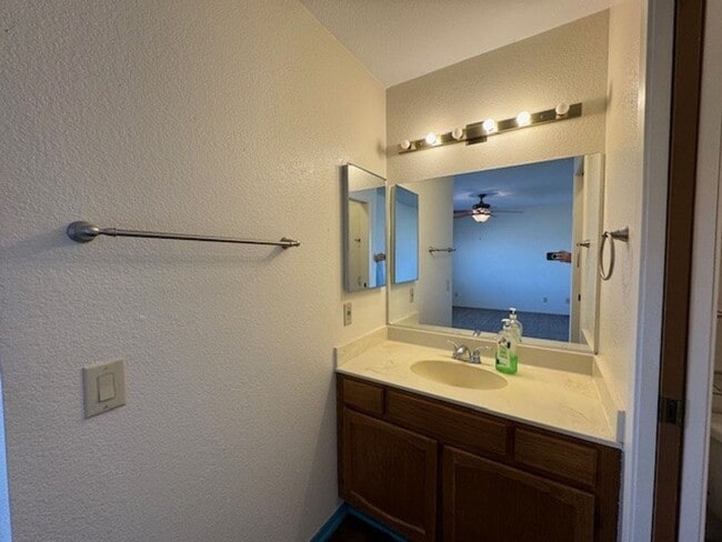 Building Photo - 1 BR 2Ba Condo across Colorado River, pool,spa,gated entry-All Appliances included