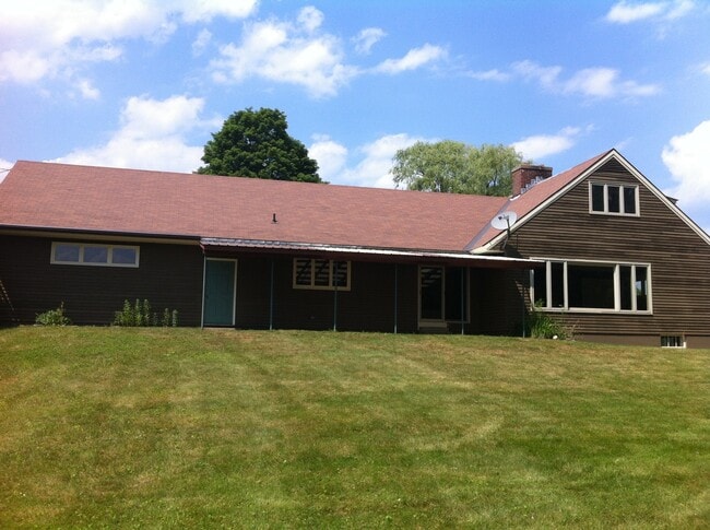 Building Photo - Beautiful Lakeside home in Windsor Vermont - Will go fast (CURRENTLY UNDER CONTRACT)