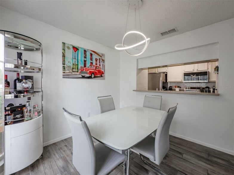 Building Photo - 724 Kensington Lake Cir