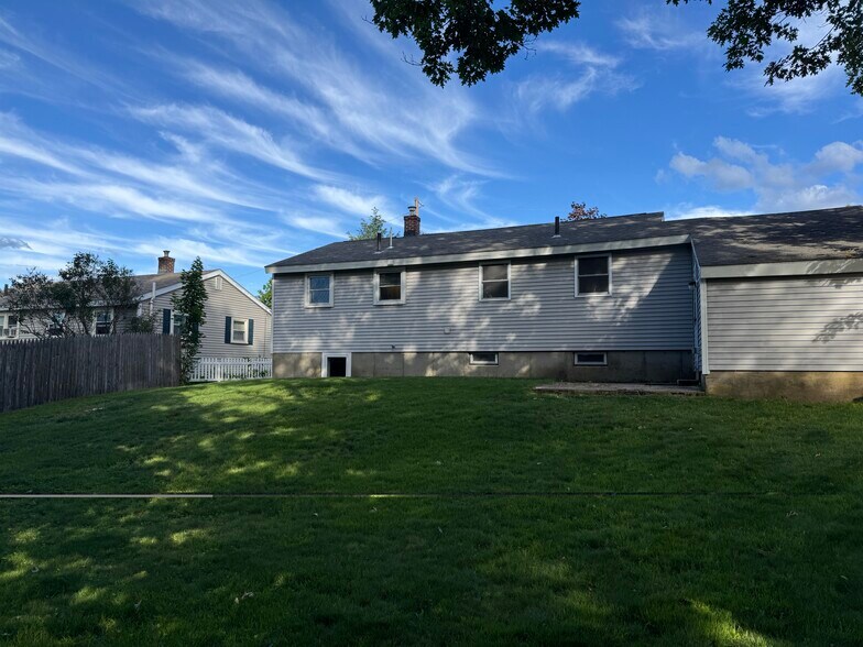 Building Photo - 159 Leslie Dr