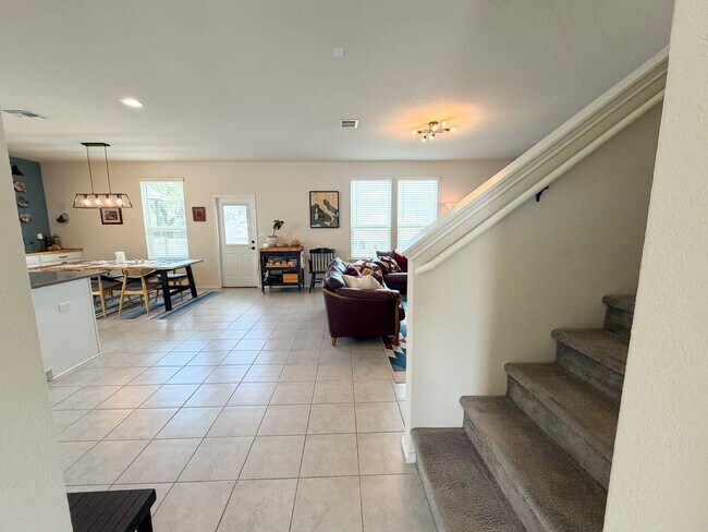 Building Photo - Well Maintained 3 bedroom 2.5 bath in COMAL ISD!