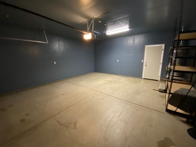 Building Photo - Charming home located in Arbor Gates community. Coming soon!