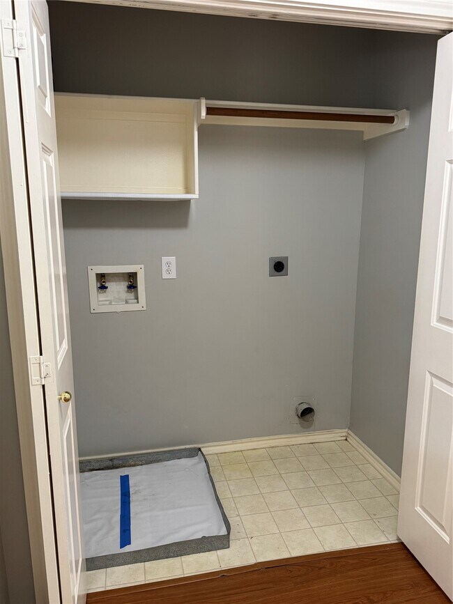 Building Photo - 226 S Walden Elms Cir