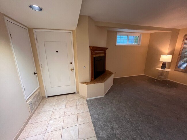 Building Photo - Mission Beach, 2 bedroom, 2 bathroom, with New Carpet, Parking, Laundry, Patio (807 Nantasket Ct....