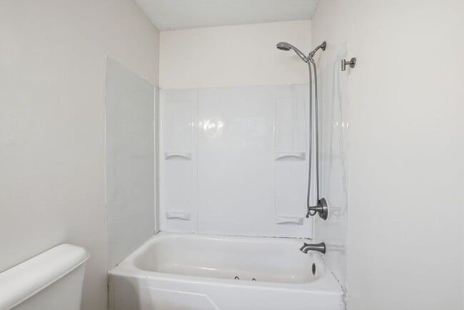 Building Photo - In the Heart of Hixson! 3 beds, 2 baths, Recent Updates!