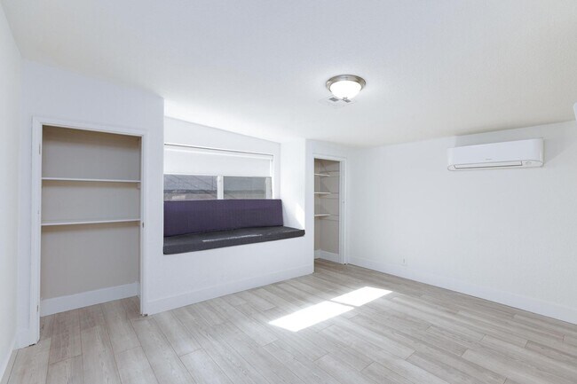 Building Photo - Stylish 4-Bedroom Single-Story Home with M...