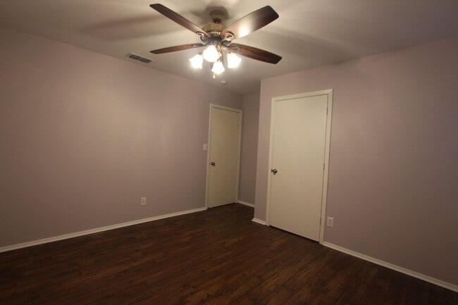Building Photo - 408 Redbud Cir