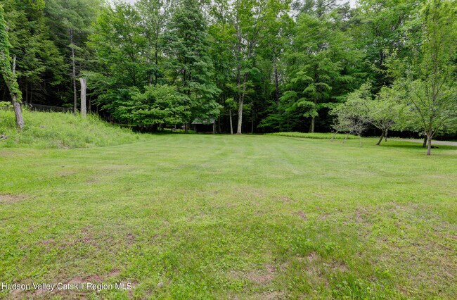 Building Photo - 421 Brown Rd