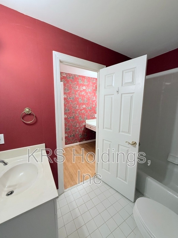 Building Photo - 213 Glen Abbey Dr