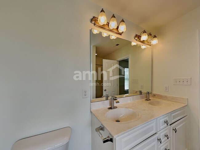 Building Photo - 645 Commander Dr