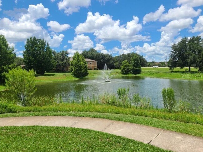 Building Photo - 5903 Willow Ridge Dr