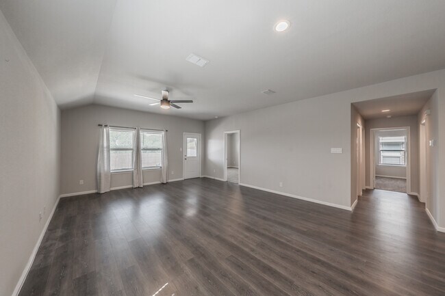 Building Photo - 1385 Dillard Creek Dr