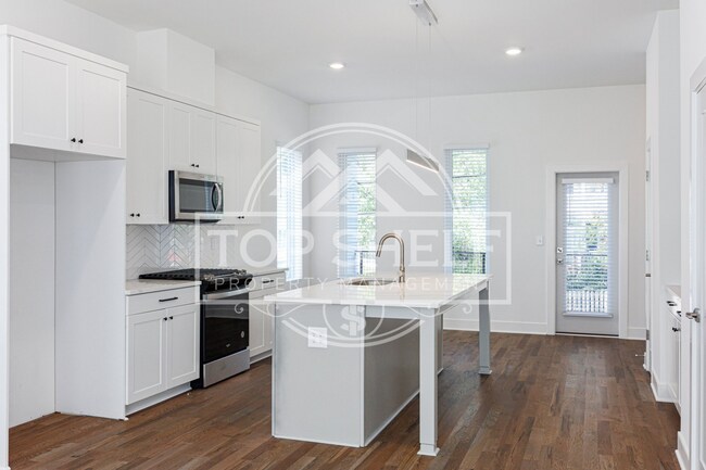 Building Photo - 1540 Millwood Pl