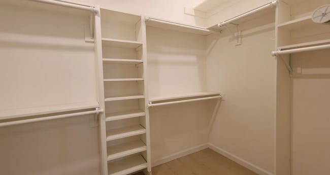 Building Photo - Updated Large 3 bedroom 2 bathroom home