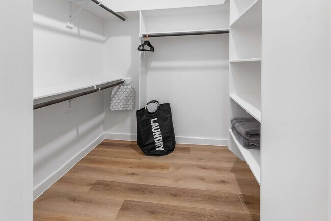 Building Photo - 6740 Peerless St