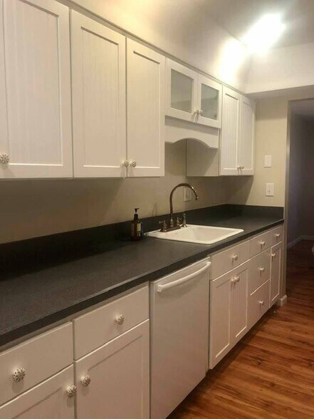 Building Photo - 35 Jamestown Dr